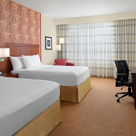 Готель Courtyard By Marriott Houston Kingwood Kinwood Екстер'єр фото