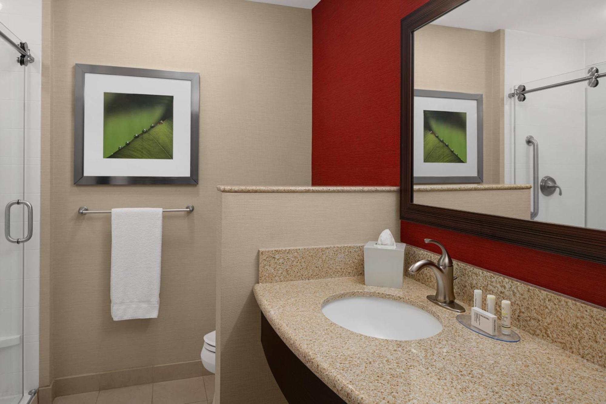 Готель Courtyard By Marriott Houston Kingwood Kinwood Екстер'єр фото