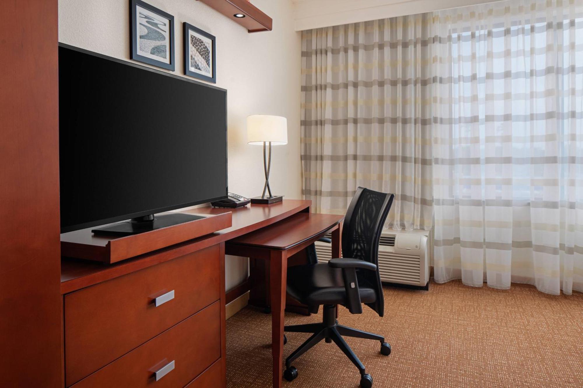 Готель Courtyard By Marriott Houston Kingwood Kinwood Екстер'єр фото